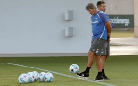 El Betis no quiere que el tema de la renovación de Pellegrini distraiga al club de sus objetivos El Betis no quiere que el tema de la renovación de Pellegrini distraiga al club de sus objetivos