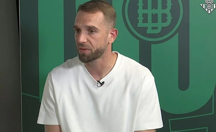 Pau López: «Pellegrini es un entrenador que ha demostrado que sirve para este club» Pau López: «Pellegrini es un entrenador que ha demostrado que sirve para este club»