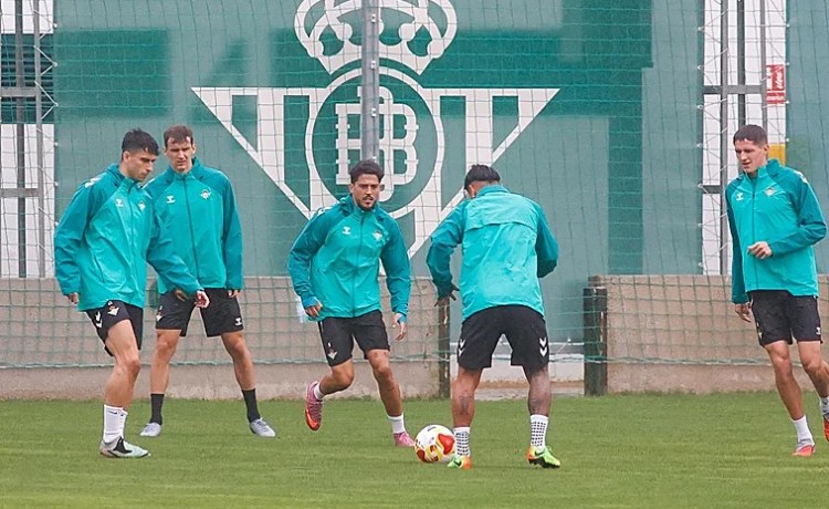 Alineaciones oficiales del Palma del Río – Betis de la Copa del Rey 2025-2026: Aitor juega de lateral izquierdo Alineaciones oficiales del Palma del Río – Betis de la Copa del Rey 2025-2026: Aitor juega de lateral izquierdo