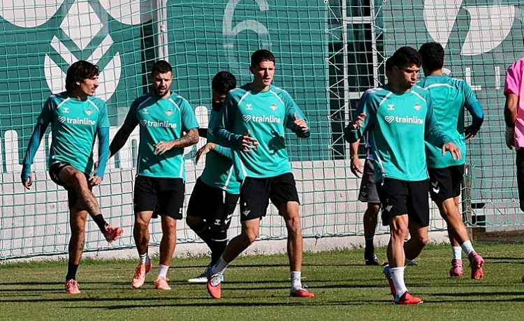Alineaciones oficiales del Betis – Olympique de Lyon de la UEFA Europa League 2025-2026: Llorente, Fornals y Lo Celso, titulares Alineaciones oficiales del Betis – Olympique de Lyon de la UEFA Europa League 2025-2026: Llorente, Fornals y Lo Celso, titulares