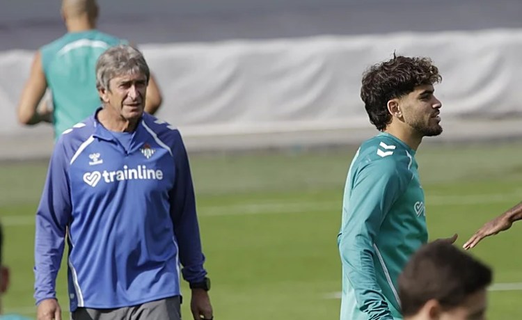 Pellegrini: «El Olympique de Lyon ha tenido un pequeño bajón pero tenemos que hacer un partido completo para puntuar» Pellegrini: «El Olympique de Lyon ha tenido un pequeño bajón pero tenemos que hacer un partido completo para puntuar»