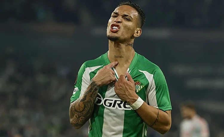 Antony: «Hay muy buenos extremos en la selección, voy a trabajar duro para poder estar» Antony: «Hay muy buenos extremos en la selección, voy a trabajar duro para poder estar»