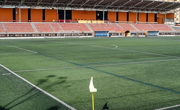 El Torrent agiliza las obras de su estadio para recibir al Betis en la Copa del Rey El Torrent agiliza las obras de su estadio para recibir al Betis en la Copa del Rey