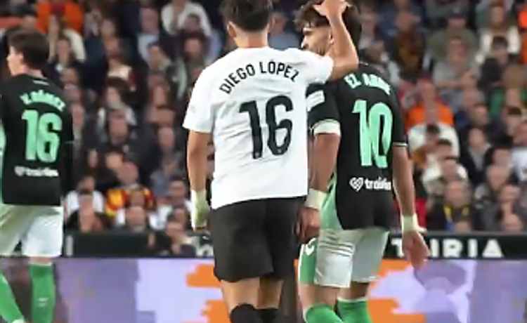El amable gesto de Diego López con Abde El amable gesto de Diego López con Abde
