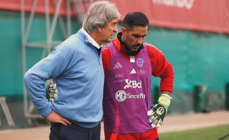 Claudio Bravo, sobre Pellegrini: «Si me tocara ser el presidente de la federación, le entrego las llaves; que haga y deshaga con el fútbol chileno» Claudio Bravo, sobre Pellegrini: «Si me tocara ser el presidente de la federación, le entrego las llaves; que haga y deshaga con el fútbol chileno»