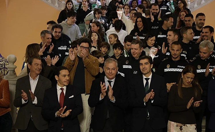 Betis y Sevilla se unen contra el acoso escolar: «Contra el bullying no hay colores ni rivalidad» Betis y Sevilla se unen contra el acoso escolar: «Contra el bullying no hay colores ni rivalidad»