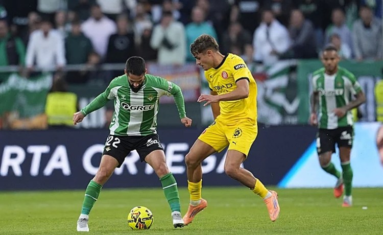 La nueva espinillera de Isco que evitó un susto en su regreso con el Betis La nueva espinillera de Isco que evitó un susto en su regreso con el Betis