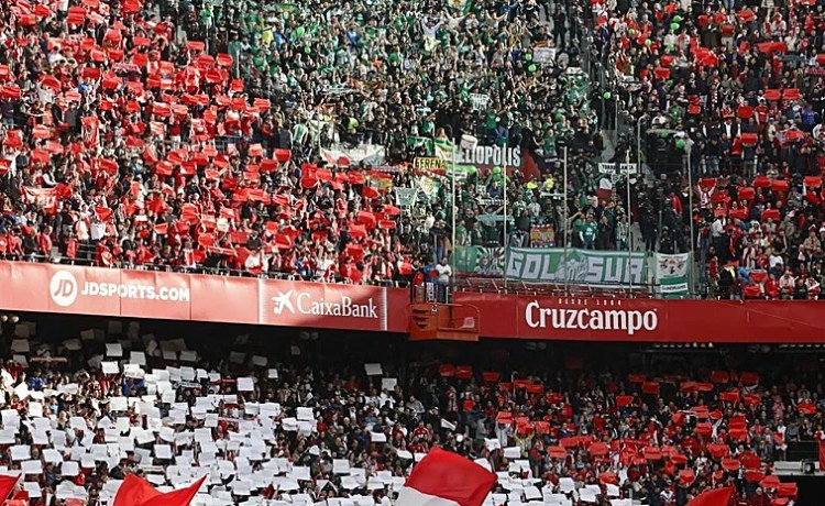 El Betis volvió a teñir de verde a Sevilla El Betis volvió a teñir de verde a Sevilla