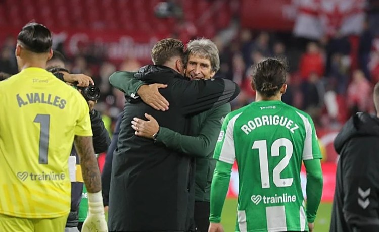 Pellegrini: «Teniendo un nuevo contrato no hay mejor manera de celebrarlo que ganando aquí» Pellegrini: «Teniendo un nuevo contrato no hay mejor manera de celebrarlo que ganando aquí»