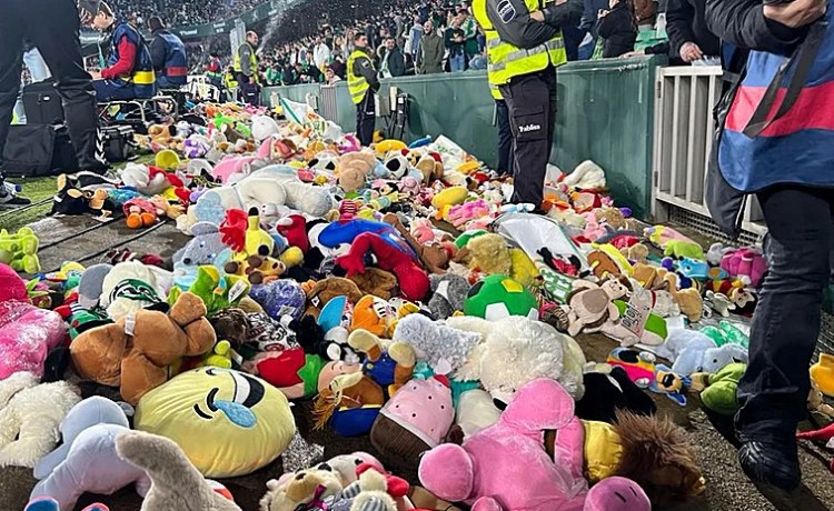La primera lluvia de peluches en la Cartuja, el 21 de diciembre en el Betis – Getafe La primera lluvia de peluches en la Cartuja, el 21 de diciembre en el Betis – Getafe