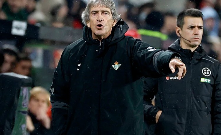 Pellegrini: «Cuando no se puede ganar, la aplicación defensiva es muy importante para no perder» Pellegrini: «Cuando no se puede ganar, la aplicación defensiva es muy importante para no perder»