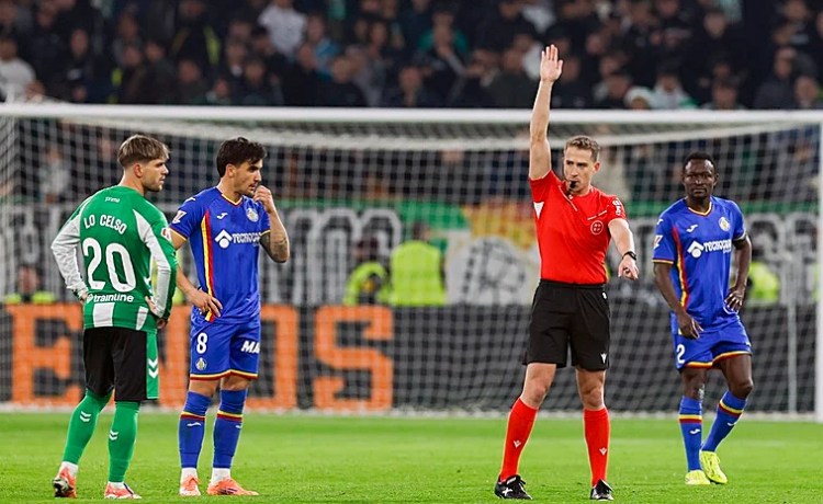 El CTA respalda la actuación de González Fuertes desde el VAR en el Betis – Getafe El CTA respalda la actuación de González Fuertes desde el VAR en el Betis – Getafe