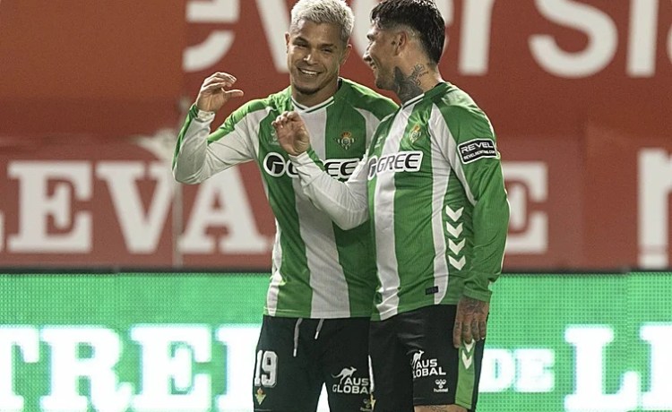 Clubes mexicanos y argentinos se mueven por Chimy Ávila Clubes mexicanos y argentinos se mueven por Chimy Ávila