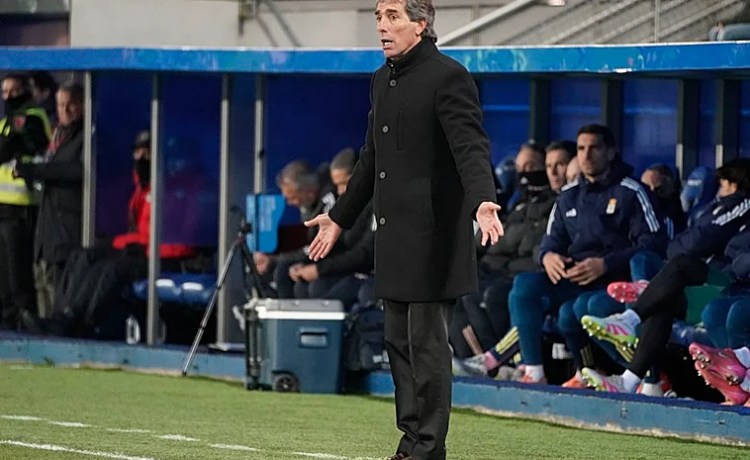Almada, técnico del Oviedo: «Al Betis se le gana jugando mejor que ellos, no hay mucho más» Almada, técnico del Oviedo: «Al Betis se le gana jugando mejor que ellos, no hay mucho más»