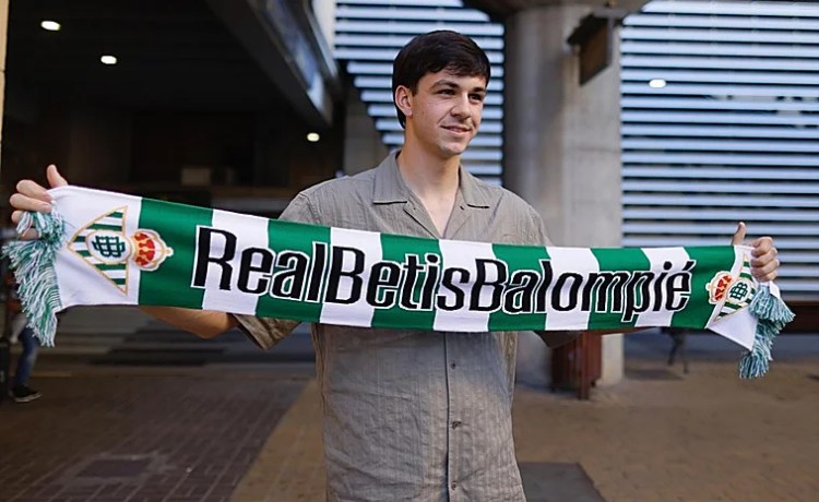 Oficial: Gonzalo Petit se marcha cedido al Granada Oficial: Gonzalo Petit se marcha cedido al Granada