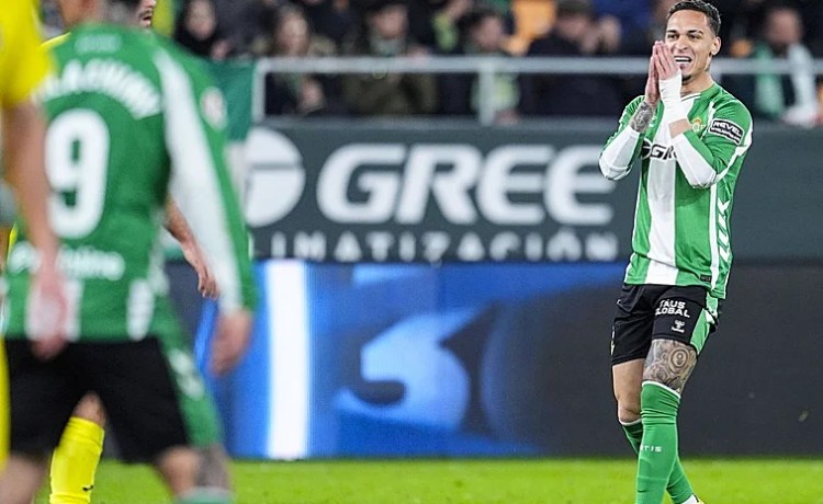 Pellegrini y el Betis, pendientes de las molestias en el pubis de Antony Pellegrini y el Betis, pendientes de las molestias en el pubis de Antony