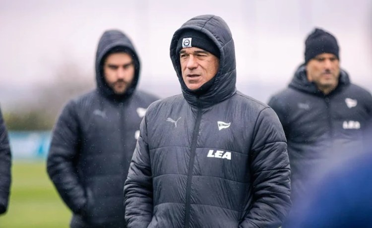 García Plaza, sobre Rioja y el Betis: «Recibes una oferta, eres del Betis, eres de allí… Te mareas, es normal» García Plaza, sobre Rioja y el Betis: «Recibes una oferta, eres del Betis, eres de allí… Te mareas, es normal»