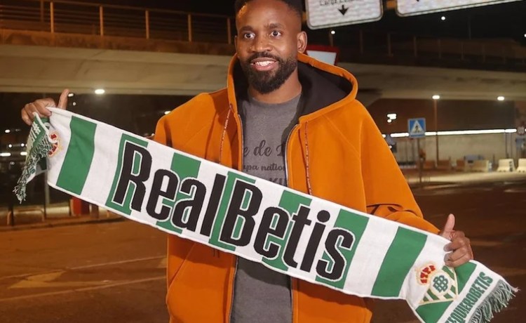 Bakambu ya está en Sevilla para incorporarse al Betis Bakambu ya está en Sevilla para incorporarse al Betis