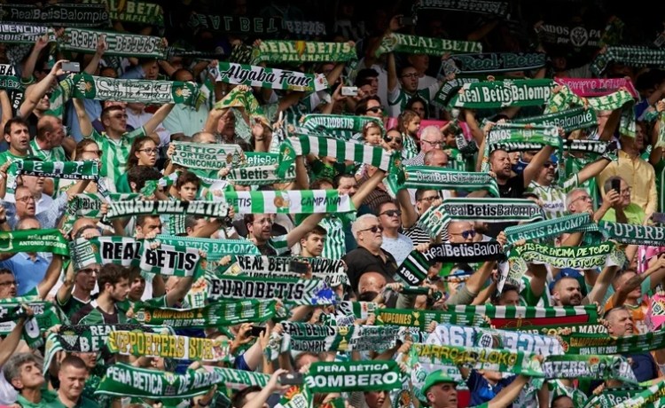 Betis y Atlético lideran la compra de entradas en la grada visitante de los estadios de LaLiga Betis y Atlético lideran la compra de entradas en la grada visitante de los estadios de LaLiga