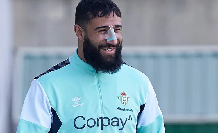 Fekir entrena con máscara; Altimira, al margen Fekir entrena con máscara; Altimira, al margen