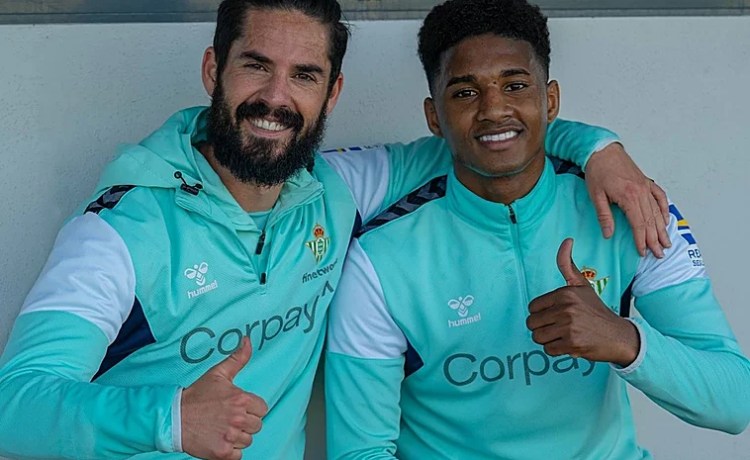 Isco y Abner inician la sesión con el grupo Isco y Abner inician la sesión con el grupo