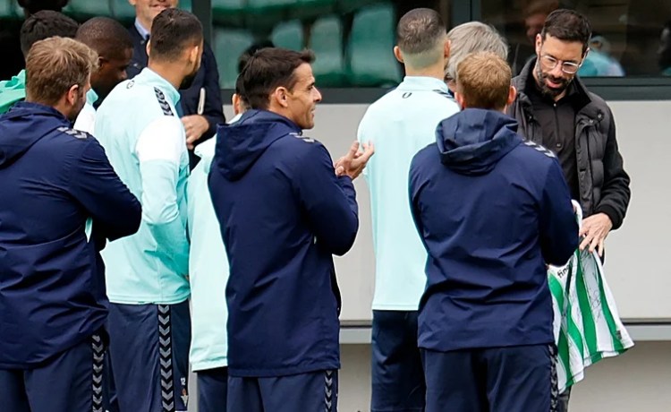 El detalle del Betis con Van Nistelrooy El detalle del Betis con Van Nistelrooy