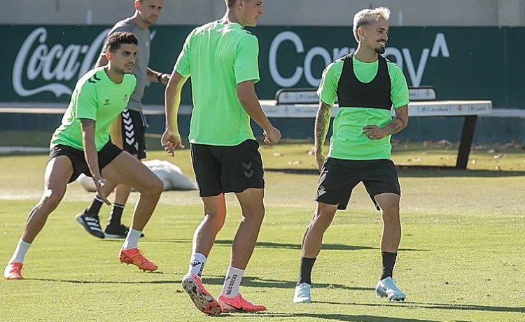 El Betis se ejercita en la ciudad deportiva con Marc Roca y Rodri El Betis se ejercita en la ciudad deportiva con Marc Roca y Rodri