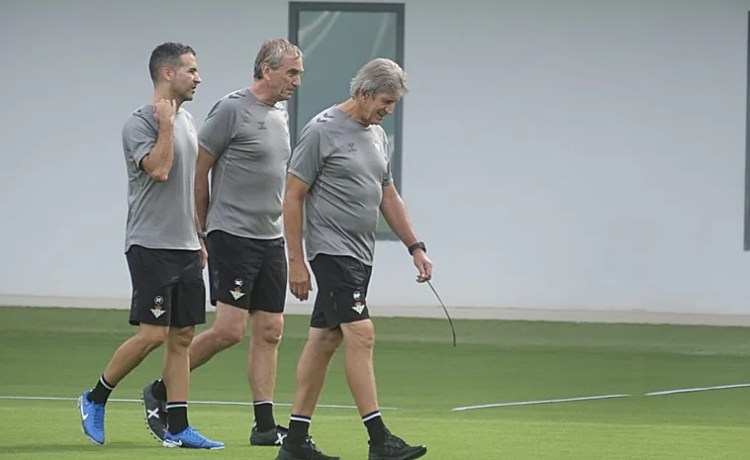Ayoze sigue sin entrenar a la espera de que se cierre su salida del Betis Ayoze sigue sin entrenar a la espera de que se cierre su salida del Betis