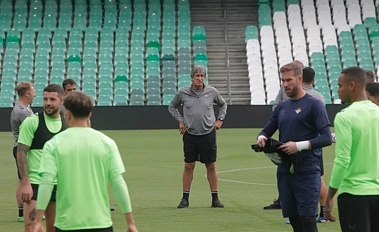 Pellegrini confirma las bajas ante el Mallorca de Cardoso, Sabaly y Bartra, a quien espera la próxima semana Pellegrini confirma las bajas ante el Mallorca de Cardoso, Sabaly y Bartra, a quien espera la próxima semana