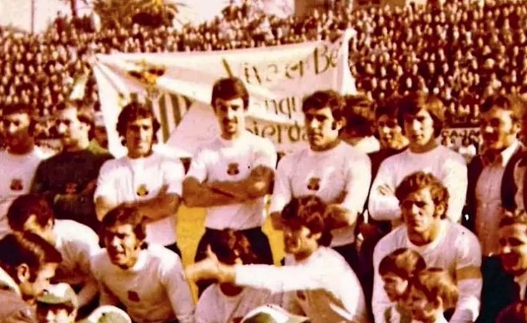 Cuando el Betis jugó de blanco hace 50 años en el campo del Sant Andreu Cuando el Betis jugó de blanco hace 50 años en el campo del Sant Andreu