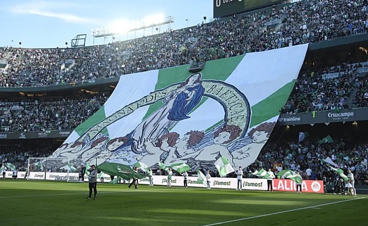 El tifo del Villamarín para el Betis – Barcelona es un homenaje a la Inmaculada: «Magna Fides Baeticae» El tifo del Villamarín para el Betis – Barcelona es un homenaje a la Inmaculada: «Magna Fides Baeticae»