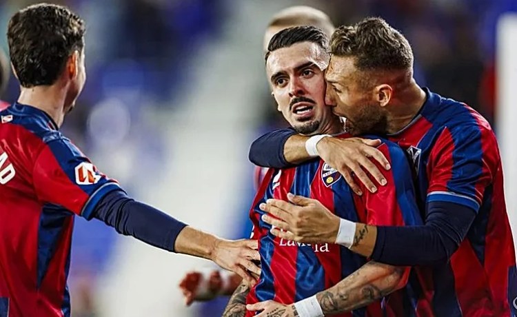 Ya se conoce el horario del Huesca – Betis de la Copa que abrirá el 2025 para los verdiblancos Ya se conoce el horario del Huesca – Betis de la Copa que abrirá el 2025 para los verdiblancos