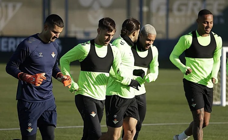 El Betis le transmite a Iker Losada que, por ahora, no valora su salida en el mercado de enero El Betis le transmite a Iker Losada que, por ahora, no valora su salida en el mercado de enero
