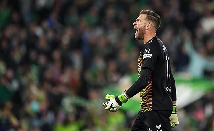 Adrián: «El míster optó por el cambio y ahora tengo que ganarme la confianza en el campo» Adrián: «El míster optó por el cambio y ahora tengo que ganarme la confianza en el campo»