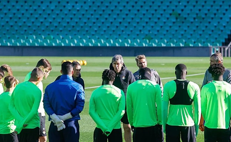 Pellegrini: «Con las salidas de Assane y Juanmi necesitamos un punta» Pellegrini: «Con las salidas de Assane y Juanmi necesitamos un punta»