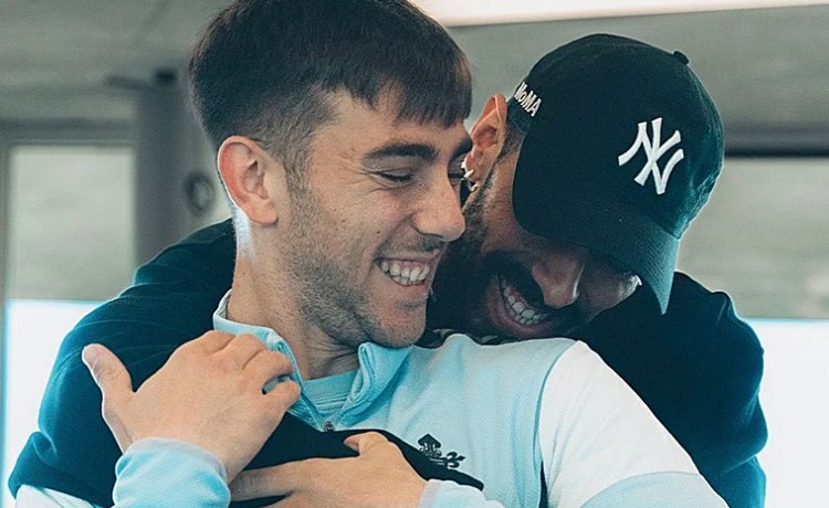 Borja Iglesias le da la bienvenida a Iker Losada en el Celta Borja Iglesias le da la bienvenida a Iker Losada en el Celta