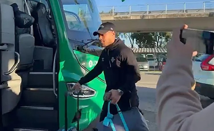 La anécdota del viaje del Betis a Bélgica: Vitor Roque olvidó su pasaporte La anécdota del viaje del Betis a Bélgica: Vitor Roque olvidó su pasaporte