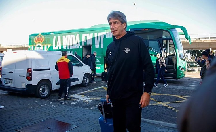 Pellegrini anuncia el regreso de Aitor y aboga por Vitor Roque: «Es un jugador más del plantel» Pellegrini anuncia el regreso de Aitor y aboga por Vitor Roque: «Es un jugador más del plantel»