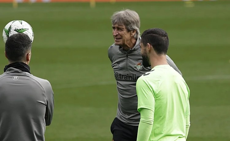 Pellegrini: «Los árbitros tienen que estar más tranquilos» Pellegrini: «Los árbitros tienen que estar más tranquilos»
