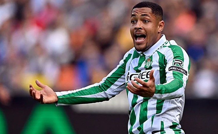El Betis espera al Palmeiras y al Barcelona por Vitor Roque El Betis espera al Palmeiras y al Barcelona por Vitor Roque