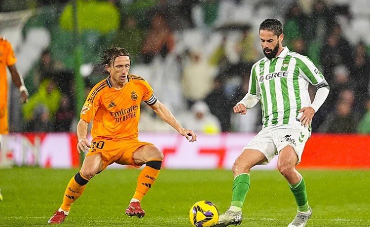 Isco, Cardoso y Bakambu, entre los apercibidos del Betis mirando al derbi del 30 de marzo Isco, Cardoso y Bakambu, entre los apercibidos del Betis mirando al derbi del 30 de marzo