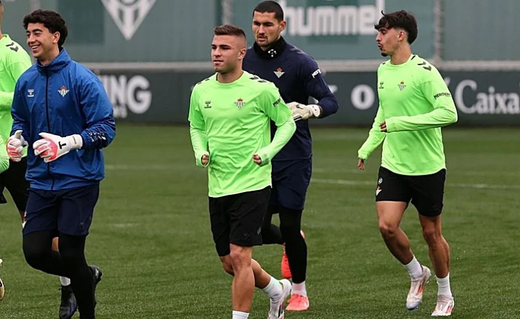Pablo García, novedad en el entrenamiento del Betis mirando a la UD Las Palmas Pablo García, novedad en el entrenamiento del Betis mirando a la UD Las Palmas