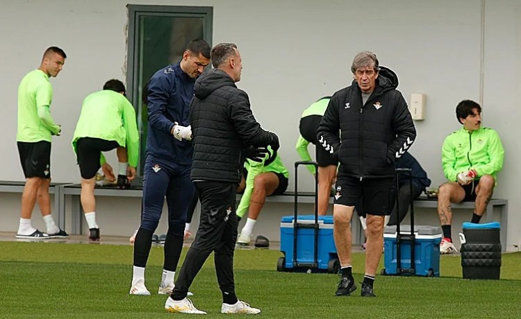 Pellegrini da el parte: Pablo García y Bellerín estarán en la lista contra Las Palmas; Carvalho, para después del parón Pellegrini da el parte: Pablo García y Bellerín estarán en la lista contra Las Palmas; Carvalho, para después del parón