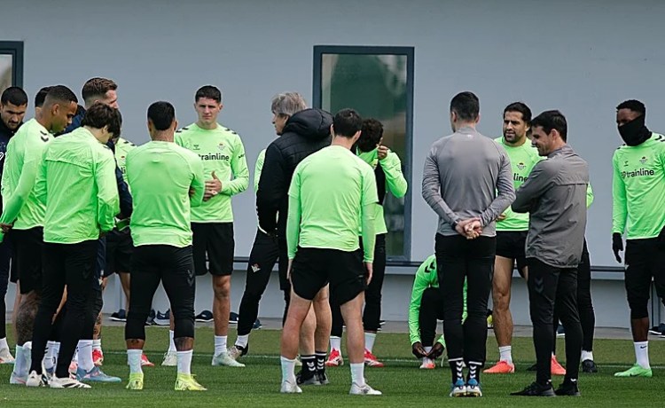 Alineaciones probables del Vitoria de Guimaraes – Betis de la UEFA Conference League 2024-2025: onces y banquillo de suplentes Alineaciones probables del Vitoria de Guimaraes – Betis de la UEFA Conference League 2024-2025: onces y banquillo de suplentes
