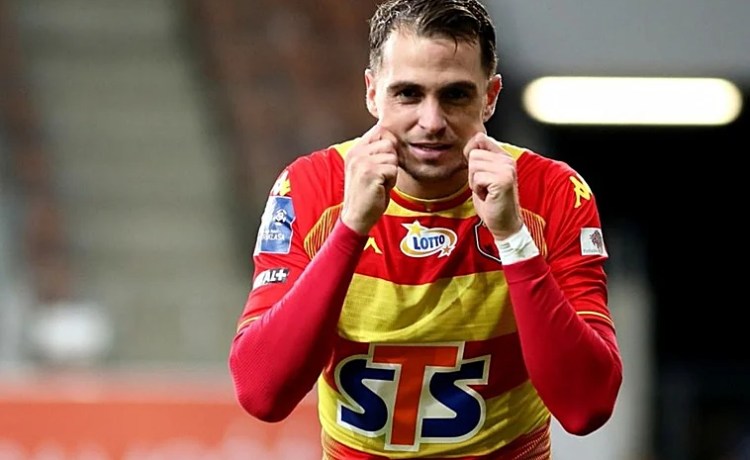 Jesús Imaz, goleador del Jagiellonia, mete presión al Betis: «Los que tienen la obligación de pasar son ellos» Jesús Imaz, goleador del Jagiellonia, mete presión al Betis: «Los que tienen la obligación de pasar son ellos»