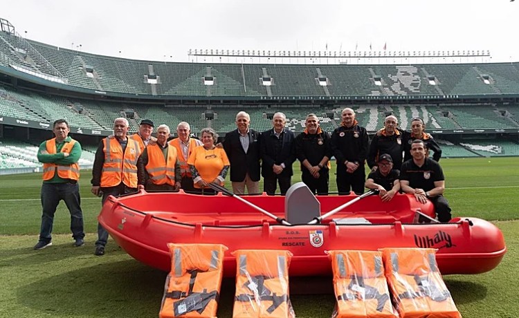 La Fundación Real Betis dona una embarcación a SOS Ayuda Sin Fronteras La Fundación Real Betis dona una embarcación a SOS Ayuda Sin Fronteras