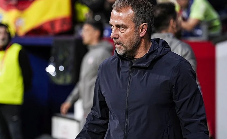 Flick no quiere oír hablar del Madrid en la final de la Copa: «Me enfoco en que el sábado jugamos contra el Betis» Flick no quiere oír hablar del Madrid en la final de la Copa: «Me enfoco en que el sábado jugamos contra el Betis»