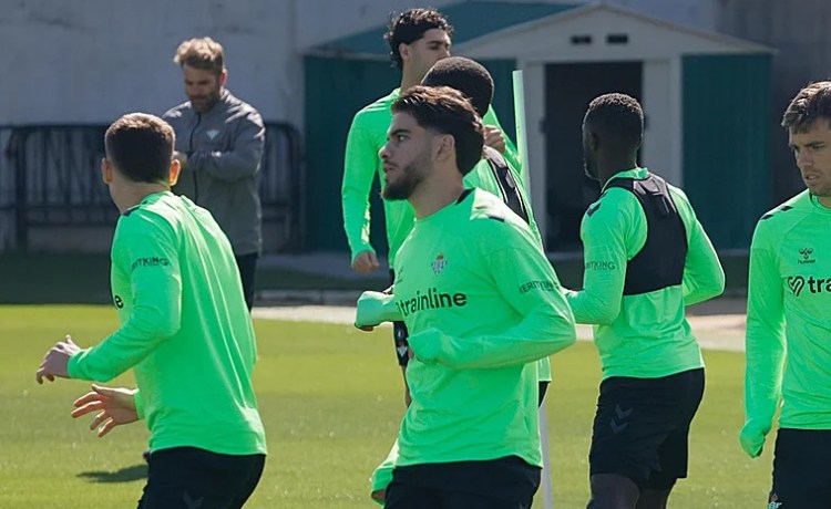 Abde entra y Marc Roca sale de la convocatoria del Betis para la vuelta ante el Jagiellonia Abde entra y Marc Roca sale de la convocatoria del Betis para la vuelta ante el Jagiellonia