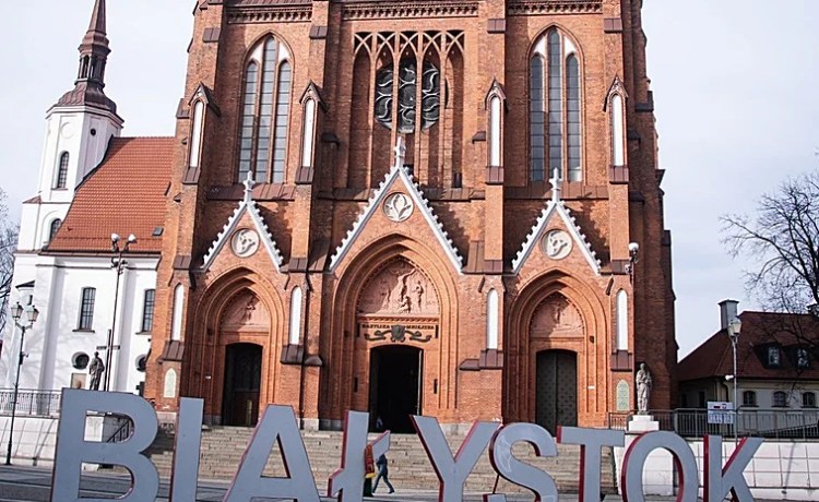 La Catedral de Bialystok adelanta su misa del Jueves Santo para que los fieles puedan ir al Jagiellonia – Betis La Catedral de Bialystok adelanta su misa del Jueves Santo para que los fieles puedan ir al Jagiellonia – Betis