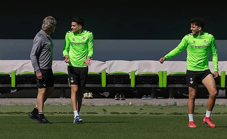 Pellegrini: «Ante el Valladolid espero a un Betis agresivo, debemos demostrar lo que nos estamos jugando» Pellegrini: «Ante el Valladolid espero a un Betis agresivo, debemos demostrar lo que nos estamos jugando»